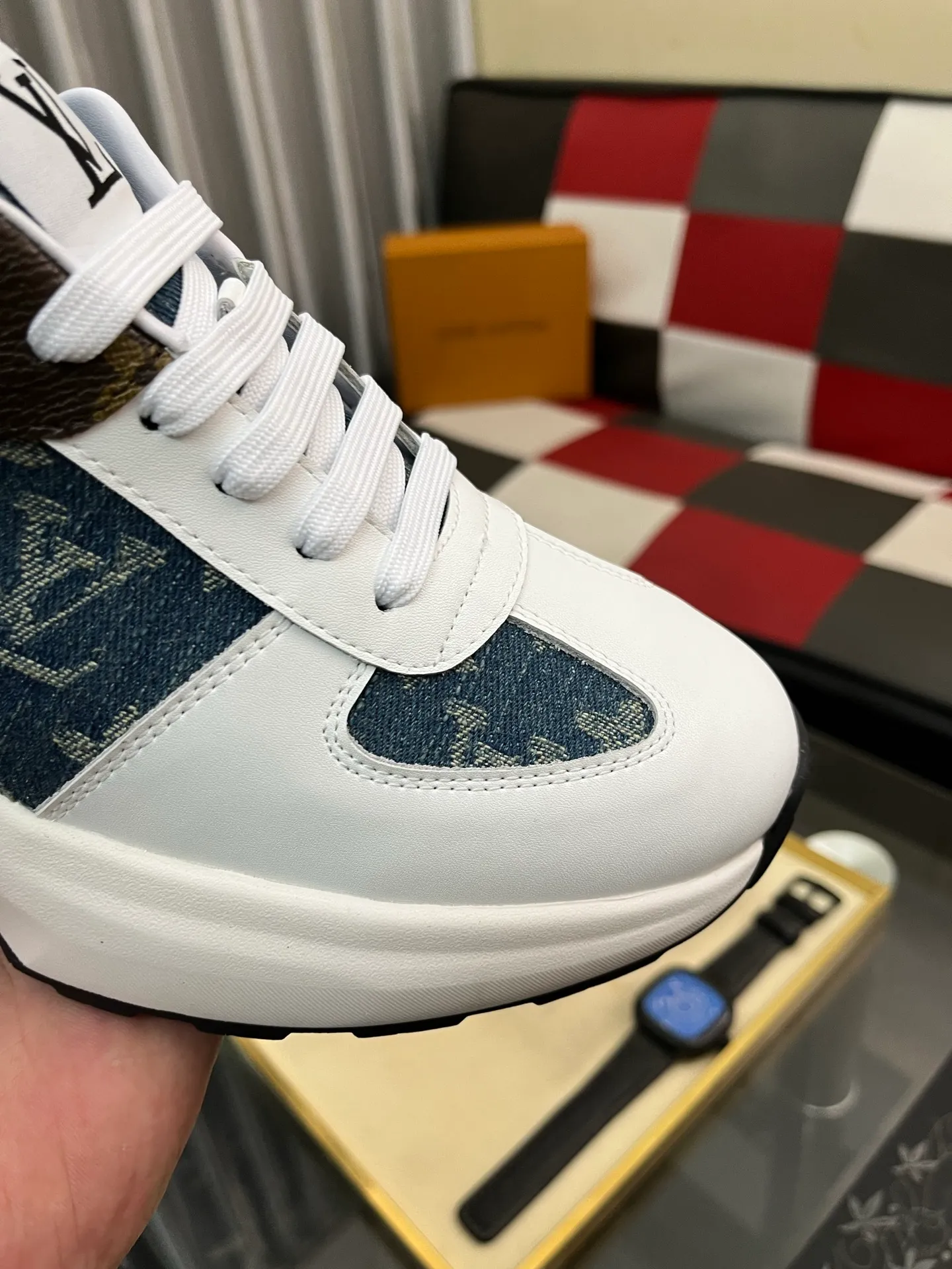 Men's shoes 💰458⌚️⌚️《Louis vuitton/LV Louis Vuitton》original quality.~ Unique modern style sneakers. 🏃A must-have casual shoe for trendy men😍😍 Original brand imported from Italy, imported original leather, cowhide lining (refuses to discolor and grind feet) sole: original sole provided by the original factory, French lazy style design ⚠️Fit to the feet, original quality, super comfortable original sole. Code number: 38-442️⃣Colors available